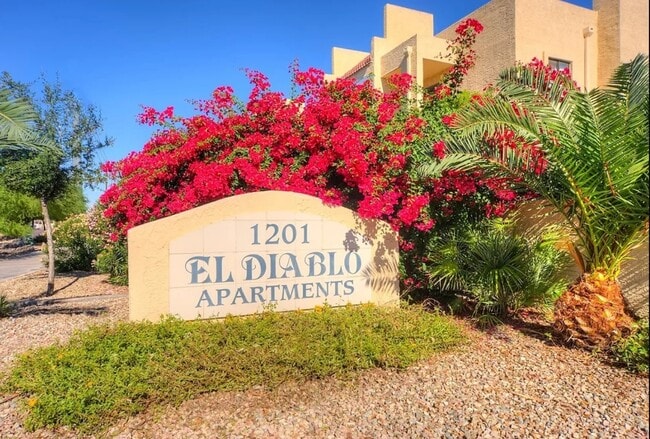 Building Photo - El Diablo Apartments