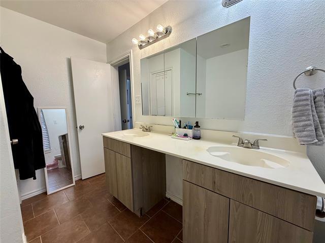 Building Photo - 2922 Custer Dr