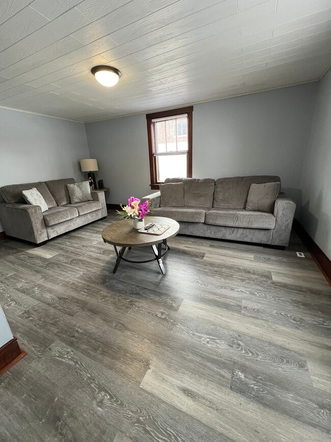 Building Photo - 300 N Madison St