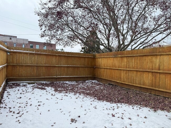 Building Photo - ACCEPTING SECTION 8 - Spacious 3 Bedroom 2 Bathroom Home in Columbia!