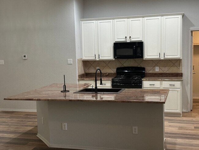 Building Photo - 5212 Blackwood Dr