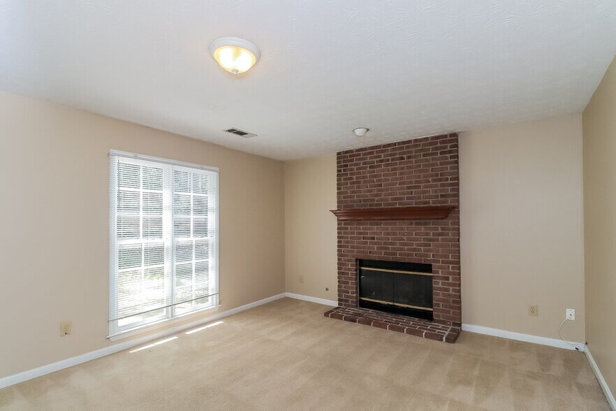 Building Photo - 2885 Summit View Ct