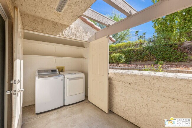 Building Photo - 505 S Farrell Dr
