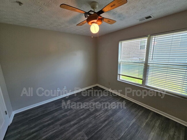 Building Photo - 2102 Fairington Ridge Cir