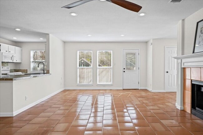 Building Photo - 303 Fantail Loop