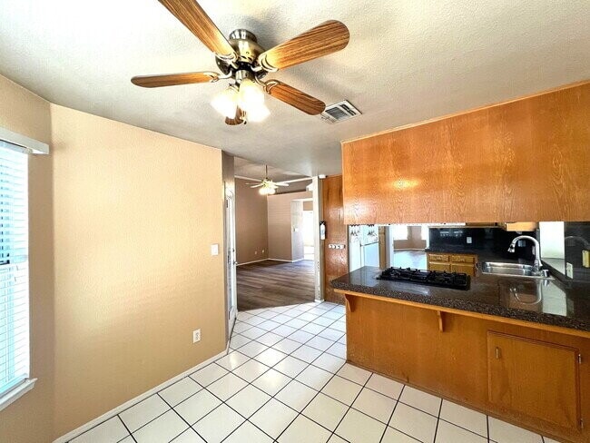 Building Photo - Spacious 4 Bed / 2 Bath Home with Loft, Fireplace & Beautiful Outdoor Entertaining Area!
