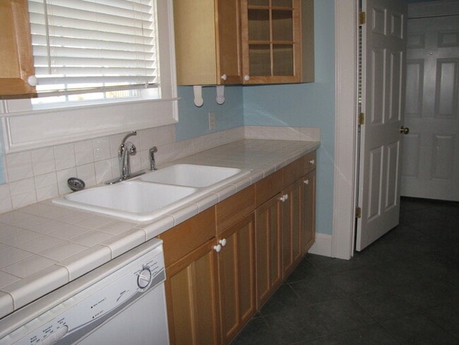 Building Photo - 911 Arnette Ave