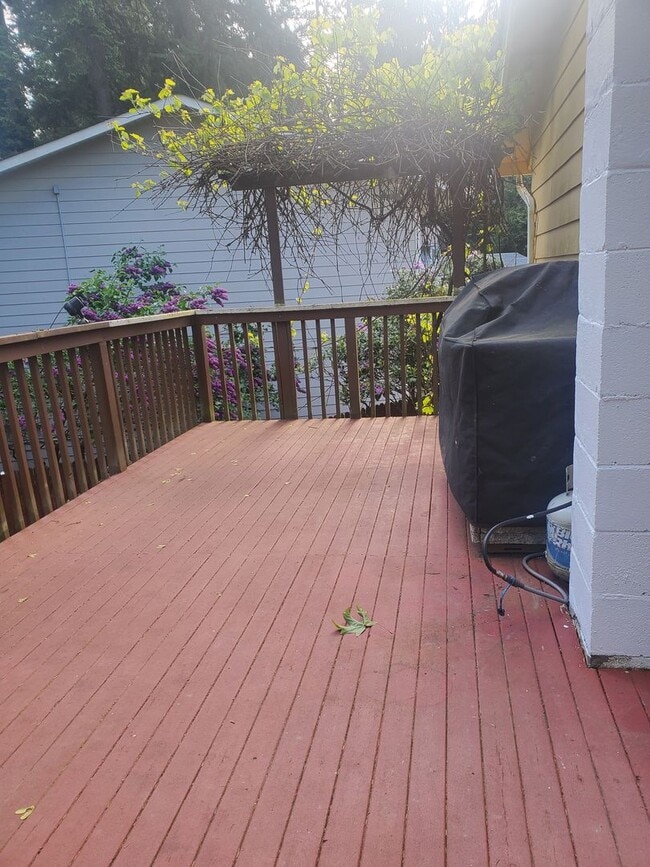 Building Photo - Beautifully Updated Home in Sought-After S...
