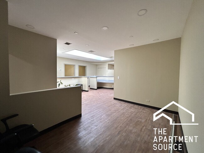 Building Photo - 4956 W Irving Park Rd