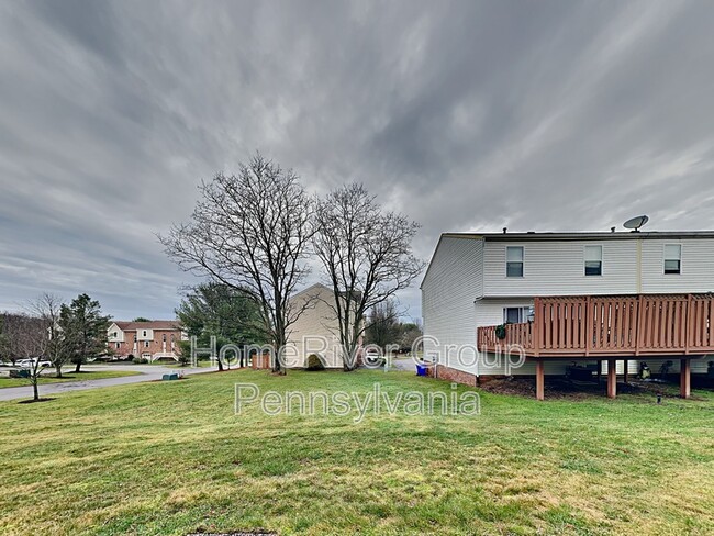 Building Photo - 331 Carters Grove Dr
