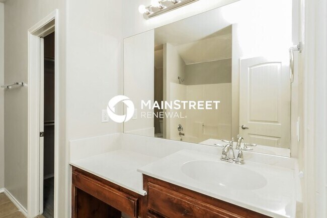 Building Photo - 3 Bedroom Pet-Friendly Home in Mustang, OK with Main Street Renewal