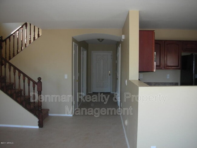 Building Photo - 5725 S 32nd Ln