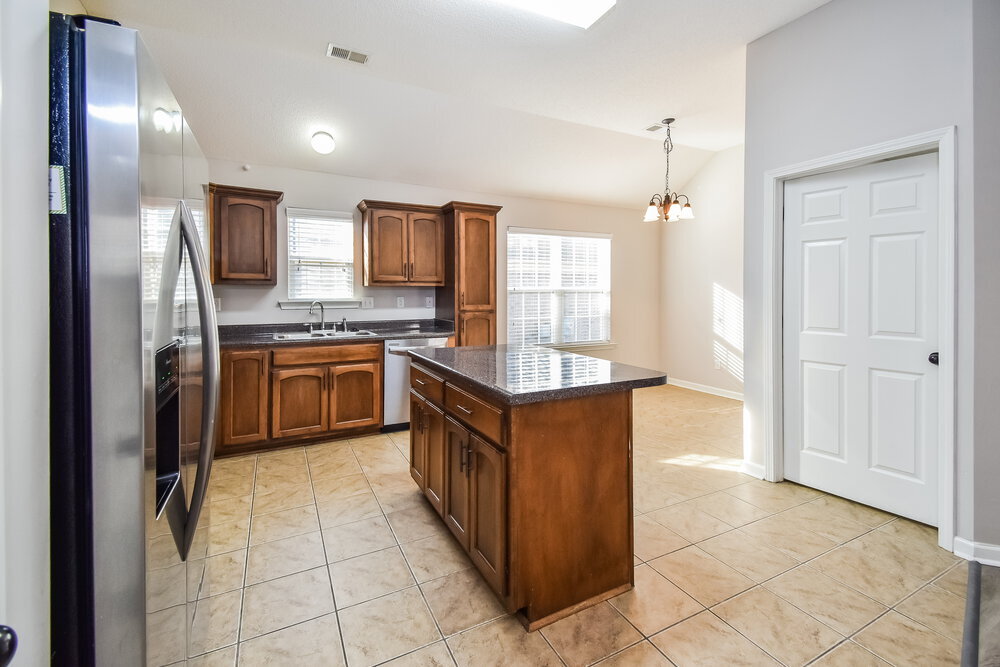 Building Photo - 7860 Ridgedale Dr