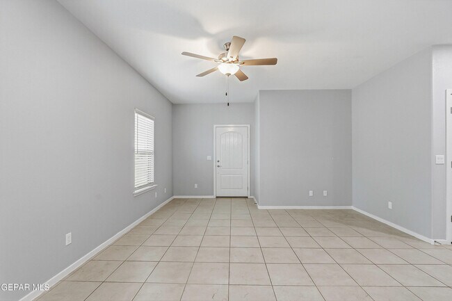 Building Photo - 11500 Summer Dr