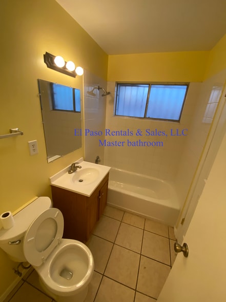 Master bathroom - 5625 Creston Ave