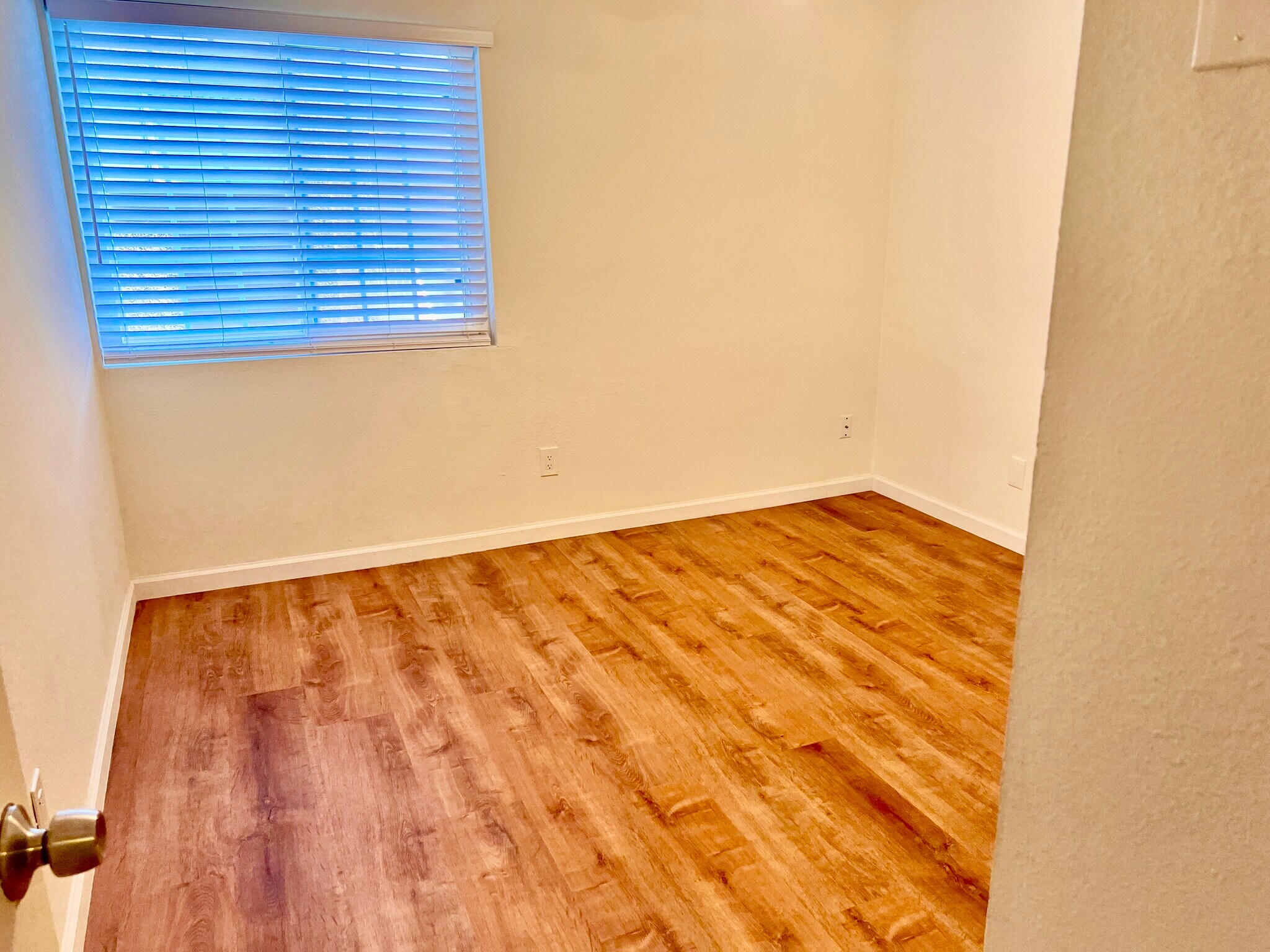 Building Photo - 5051 La Jolla Blvd