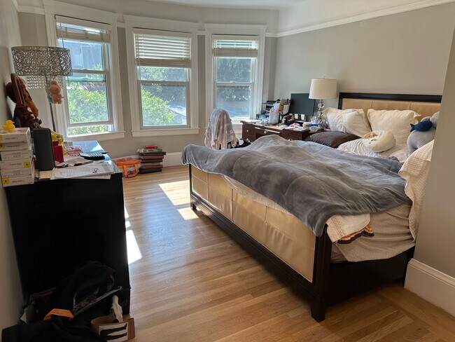 Building Photo - Charming Remodeled Home in Prime Excelsior...