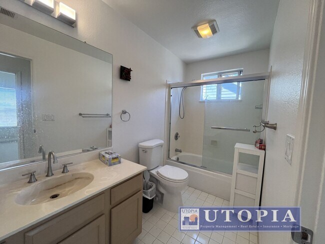 Building Photo - Quiet Beautiful 3 Bed, 2.5 Bath Property Near UCSC