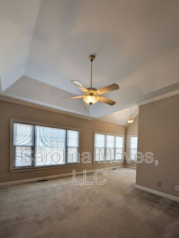 Building Photo - 33 Meadow Springs Ln