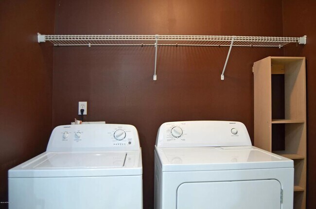 Building Photo - 32410 Pond Parke Pl