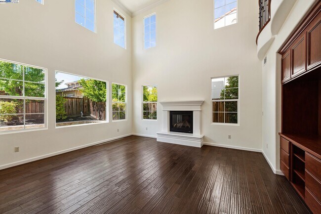 Building Photo - 2131 Chamomile Ct
