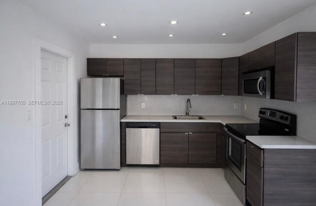 Building Photo - 560 NE 67th St