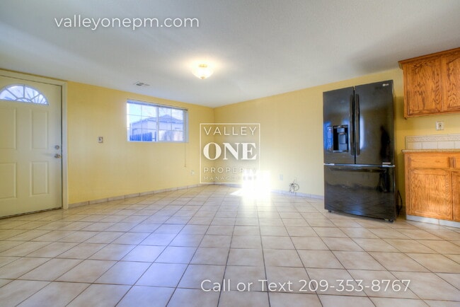 Building Photo - 1404 1/2 Teresa Street-