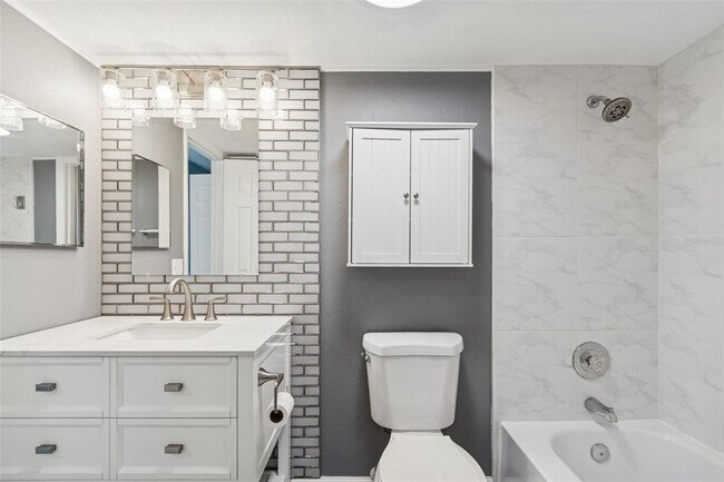 Building Photo - 2051 Skimmer Ct