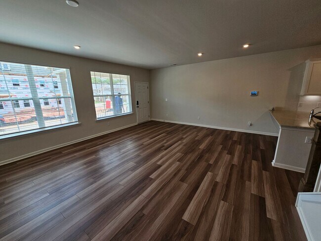 Building Photo - Like New Townhome in Mint Hill