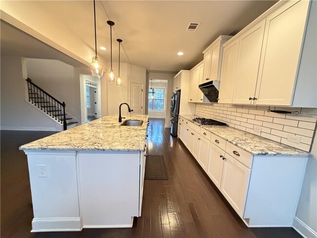 Building Photo - 1545 Dahlia Dr