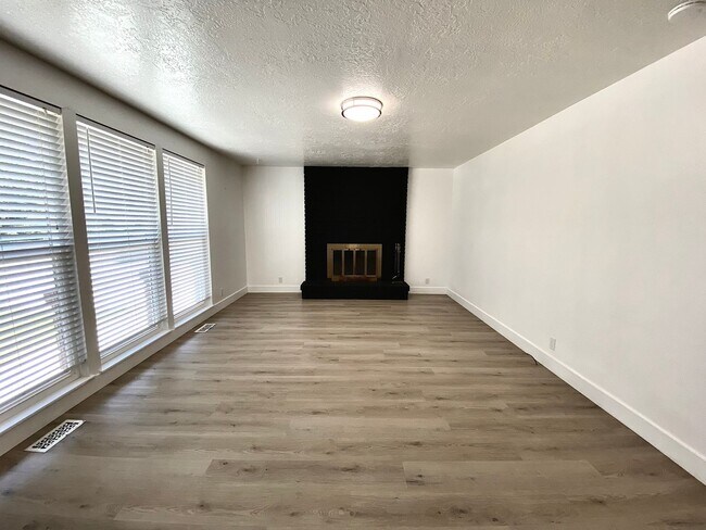 Building Photo - 3 bedroom 2 Bath 2 Car Garage Single Level Home near Micron and BSU