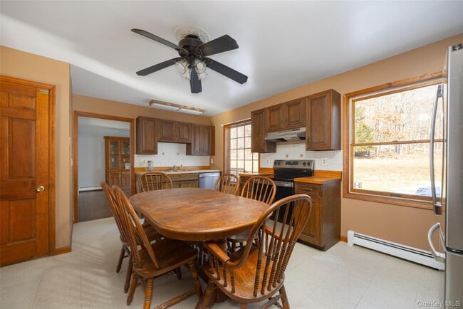 Building Photo - 123 Brush Hill Rd