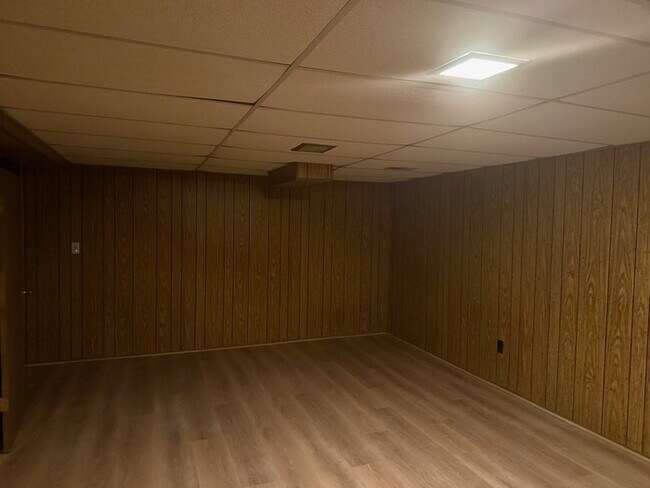 Building Photo - 3 Bedroom 3.5 Bathroom Home In Ballwin