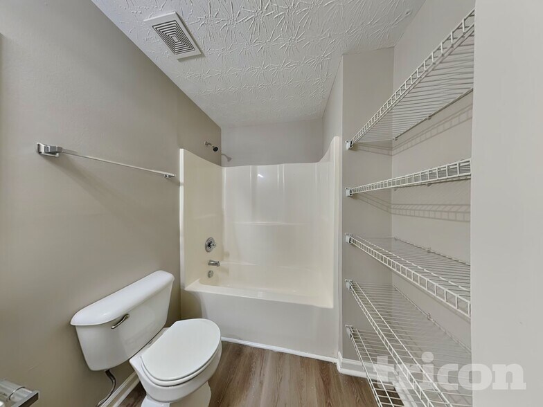 Building Photo - 305 Little Creek Rd SE