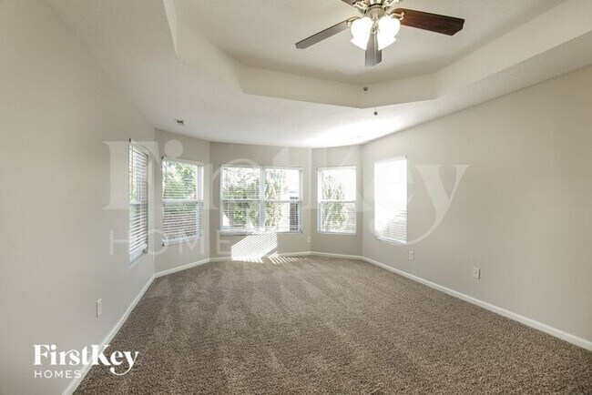 Building Photo - 11618 Village Pond Dr