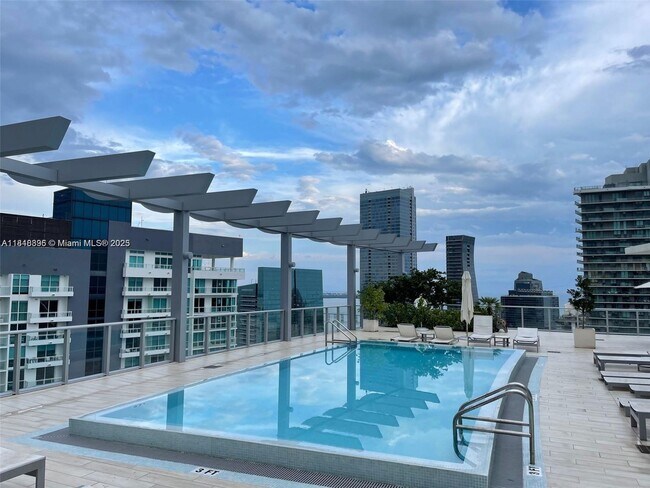 Building Photo - 1100S S Miami Ave
