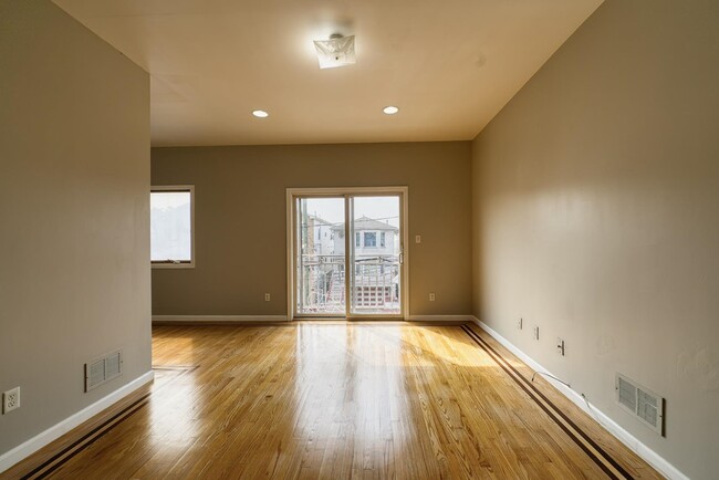 Building Photo - 392 Liberty Ave