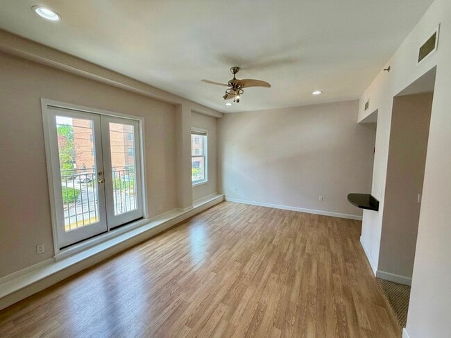 Building Photo - Adams Ave.