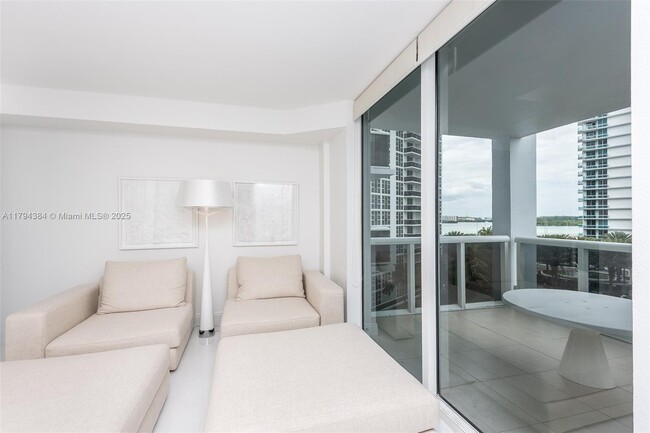 Building Photo - 10275 Collins Ave