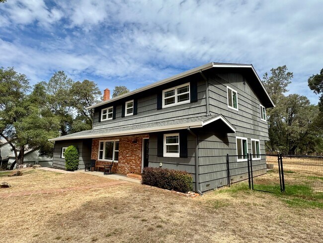 Building Photo - 5780 Stanley Dr