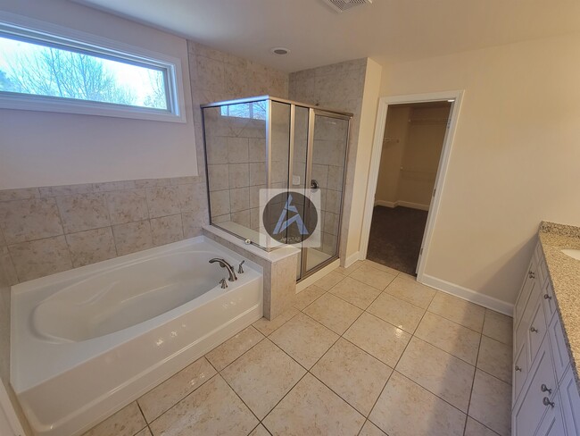 Building Photo - 1008 Applegate Dr