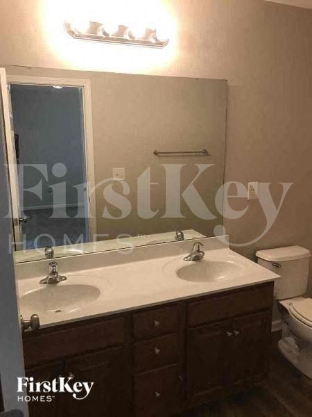 Building Photo - 6004 Springs St