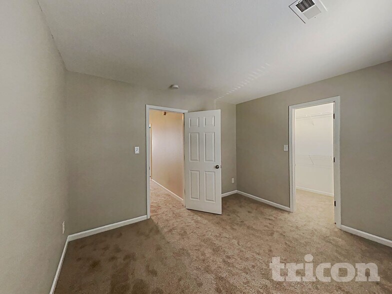 Building Photo - 4504 Valendra Dr
