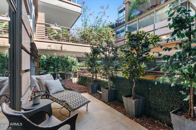 Building Photo - 7117 E Rancho Vista Dr