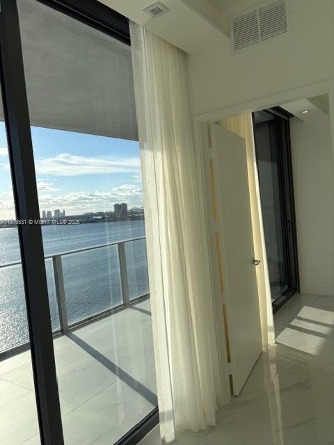 Building Photo - 700 NE 24th St