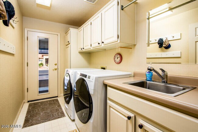 Building Photo - 10929 E Spring Creek Rd