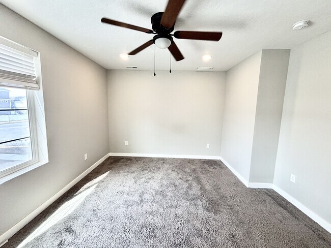 Building Photo - 153 E Brushy Canyon St