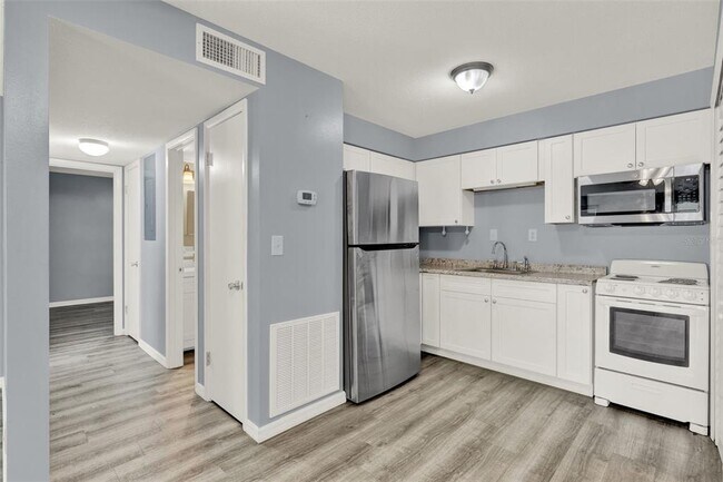 Building Photo - 75 Sunnyside Dr