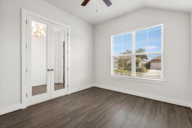 Building Photo - 122 Patrick Herndon Dr