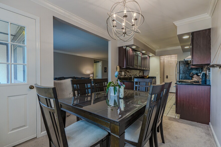 Building Photo - 19E Kensington Rd